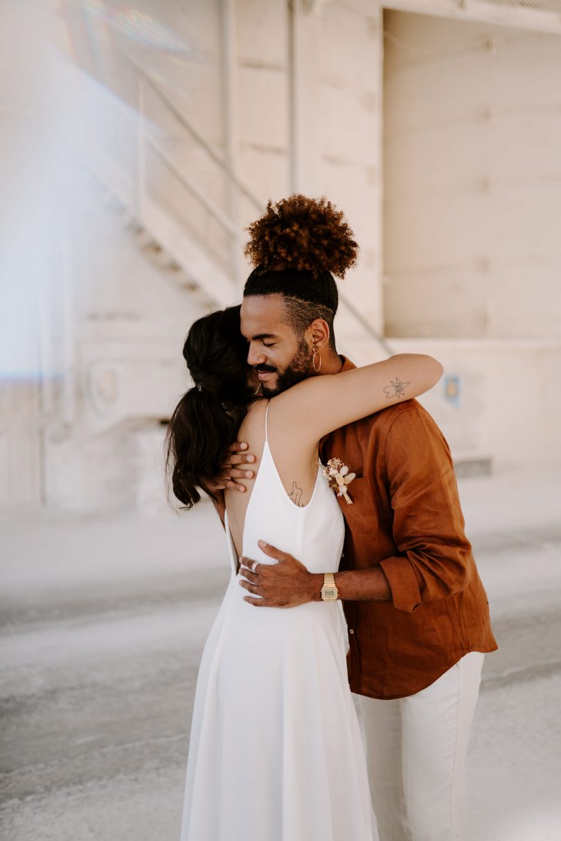 Un mariage dans une carrière - Photos : Bel Esprit - Décoration et fleurs : Majenia - Blog mariage : La mariée aux pieds nus