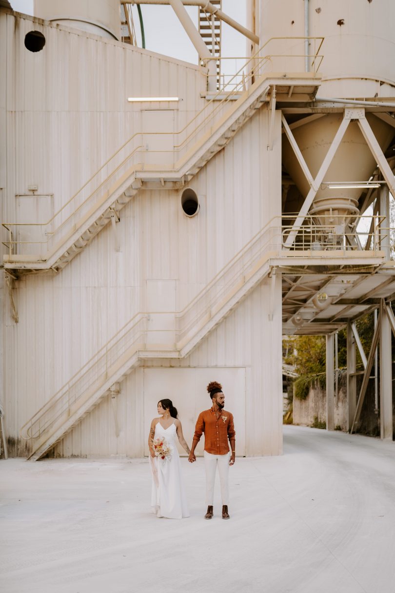 Un mariage dans une carrière - Photos : Bel Esprit - Décoration et fleurs : Majenia - Blog mariage : La mariée aux pieds nus