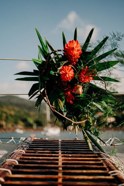 Un mariage en petit comité sur un catamaran en Guadeloupe - Photos : Camille Brignol - Blog mariage : La mariée aux pieds nus