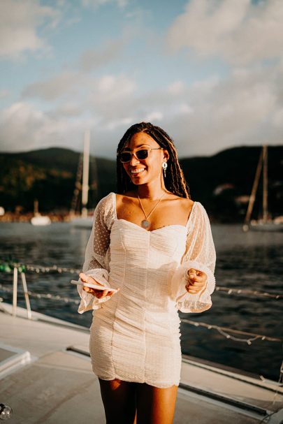 Un mariage en petit comité sur un catamaran en Guadeloupe - Photos : Camille Brignol - Blog mariage : La mariée aux pieds nus