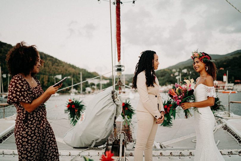 Un mariage en petit comité sur un catamaran en Guadeloupe - Photos : Camille Brignol - Blog mariage : La mariée aux pieds nus