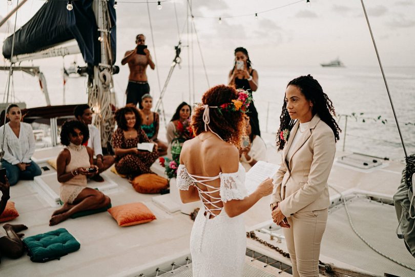 Un mariage sur un catamaran en Guadeloupe - Photos : Camille Brignol - Blog mariage : La mariée aux pieds nus