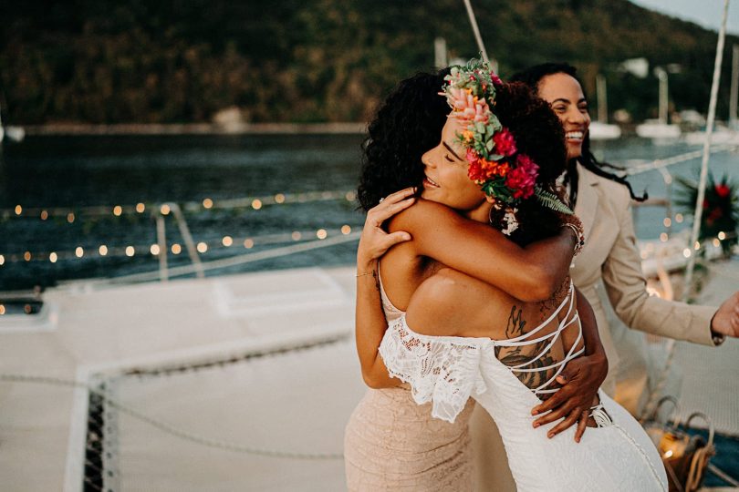 Un mariage en petit comité sur un catamaran en Guadeloupe - Photos : Camille Brignol - Blog mariage : La mariée aux pieds nus