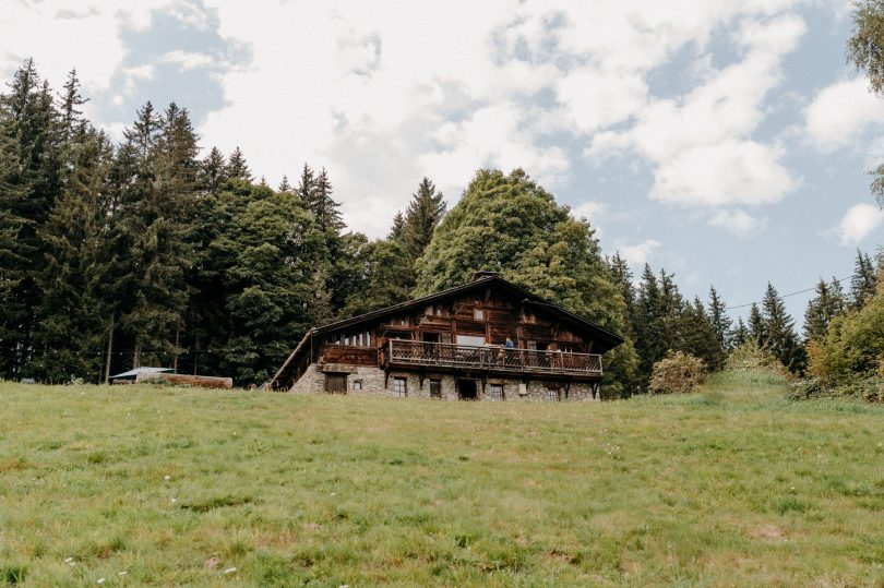 Un mariage dans un chalet de Haute-Savoie - Photos : Le Labo N°3 - Blog mariage : La mariée aux pieds nus