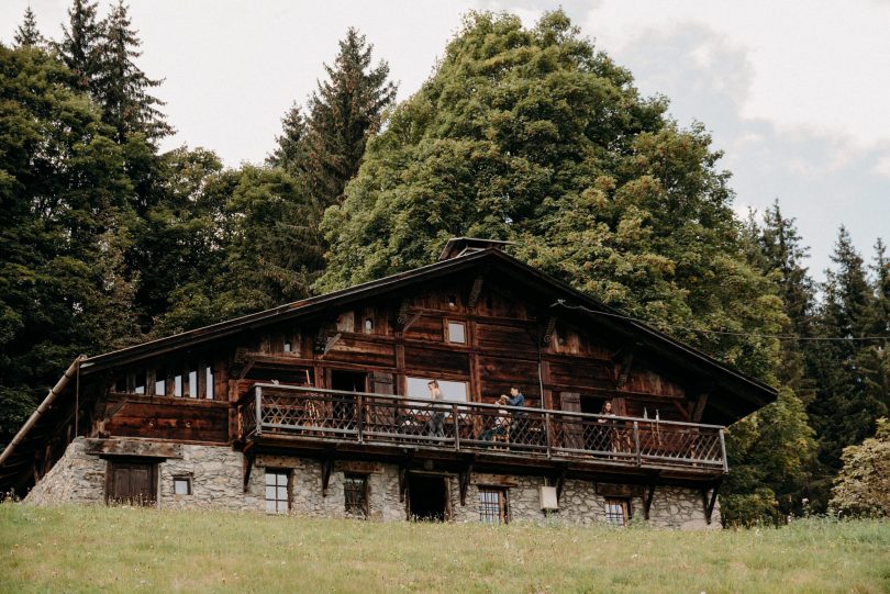 Un mariage dans un chalet de Haute-Savoie - Photos : Le Labo N°3 - Blog mariage : La mariée aux pieds nus