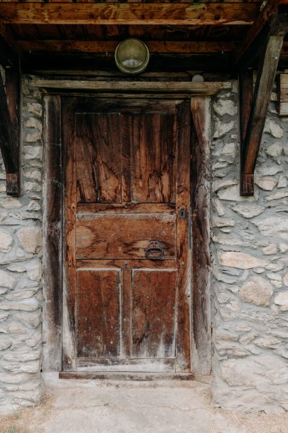 Un mariage dans un chalet de Haute-Savoie - Photos : Le Labo N°3 - Blog mariage : La mariée aux pieds nus