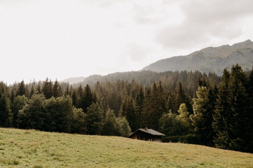 Un mariage dans un chalet de Haute-Savoie - Photos : Le Labo N°3 - Blog mariage : La mariée aux pieds nus