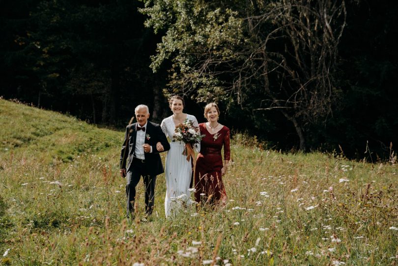 Un mariage dans un chalet de Haute-Savoie - Photos : Le Labo N°3 - Blog mariage : La mariée aux pieds nus