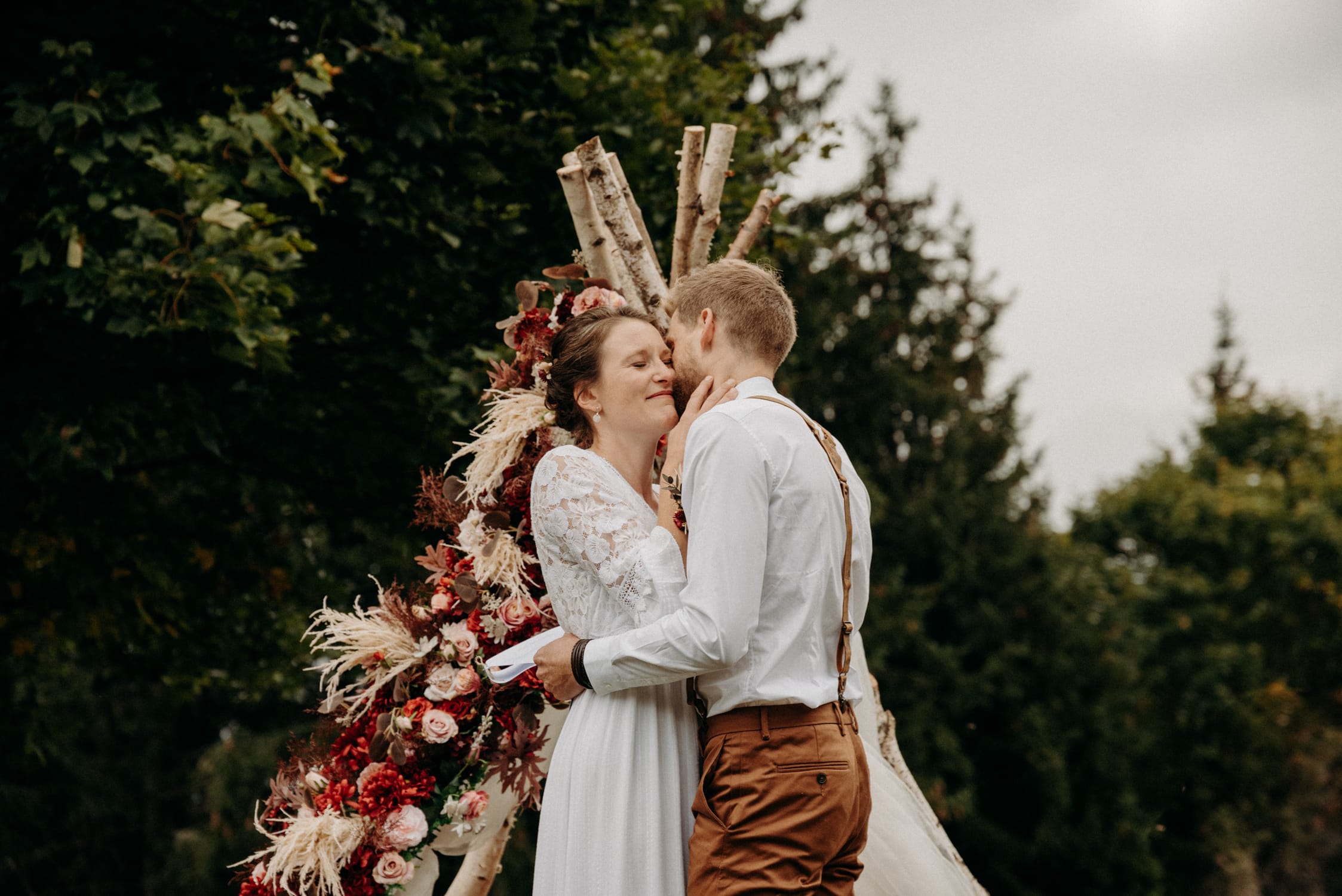 Un mariage dans un chalet de Haute-Savoie - Photos : Le Labo N°3 - Blog mariage : La mariée aux pieds nus