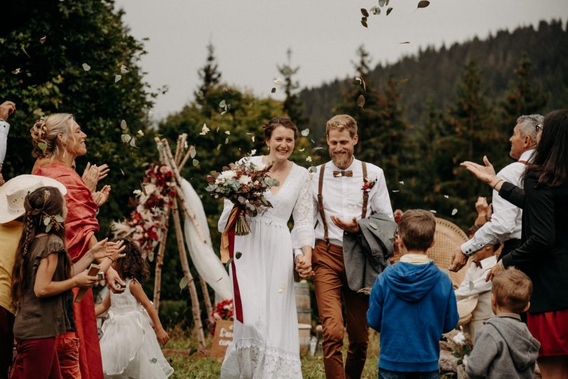 Un mariage dans un chalet de Haute-Savoie - Photos : Le Labo N°3 - Blog mariage : La mariée aux pieds nus