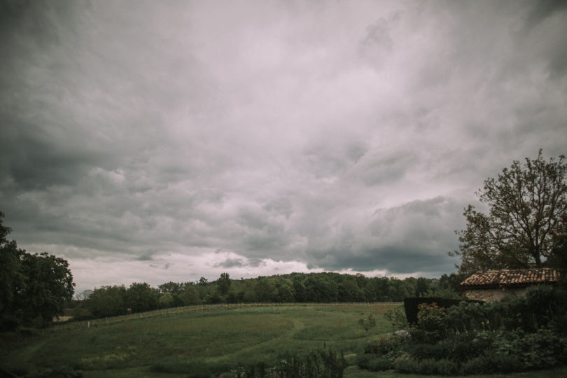 Un mariage champêtre au Château Rigaud dans le Bordelais - A découvrir sur le blog mariage www.lamaireeauxpiedsnus.com - Photos : Stephen Liberge