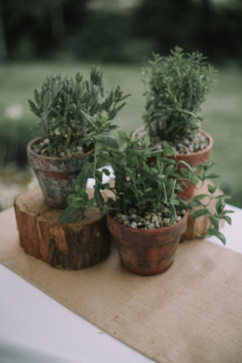 Un mariage champêtre au Château Rigaud dans le Bordelais - A découvrir sur le blog mariage www.lamaireeauxpiedsnus.com - Photos : Stephen Liberge