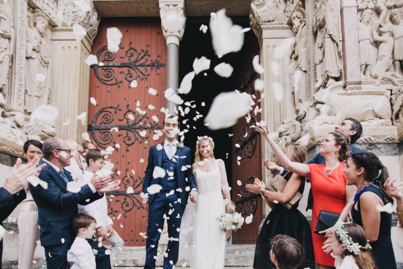 Un mariage champêtre en Camargue - Photo : Laurent Brouzet - La mariée aux pieds nus