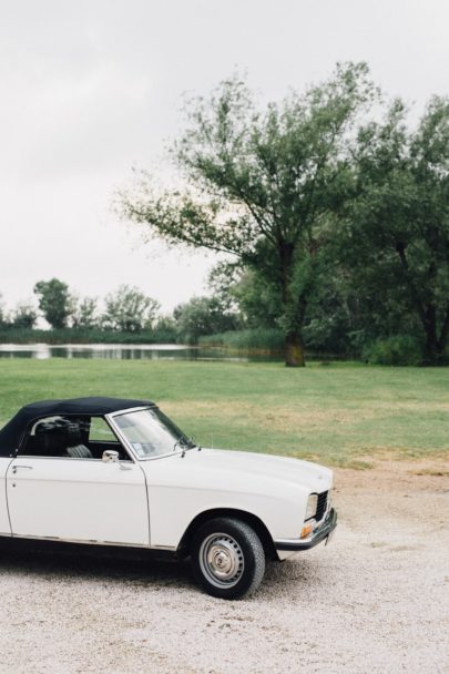 Un mariage champêtre en Camargue - Photo : Laurent Brouzet - La mariée aux pieds nus