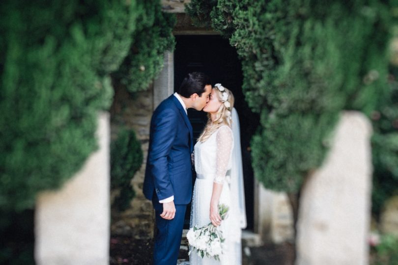 Un mariage champêtre en Camargue - Photo : Laurent Brouzet - La mariée aux pieds nus