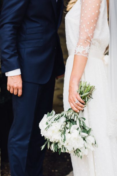 Un mariage champêtre en Camargue - Photo : Laurent Brouzet - La mariée aux pieds nus