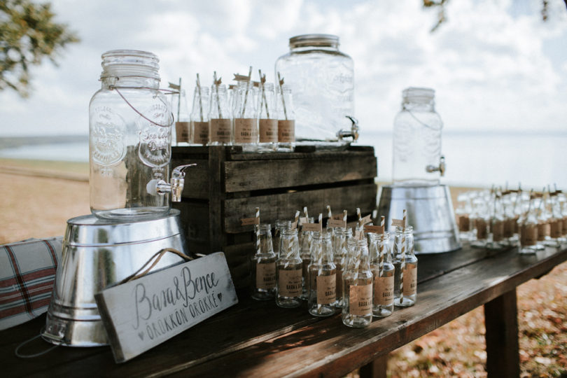 Un mariage champêtre et une cérémonie laique au bord d'un lac - A découvrir sur le blog mariage www.lamarieeauxpiedsnus.com - Photos : Pinewood Weddings