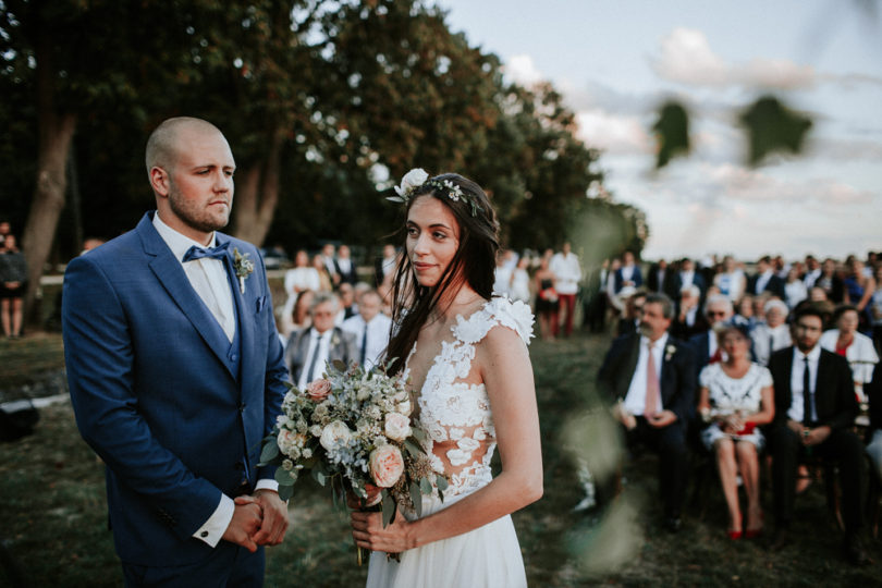 Un mariage champêtre et une cérémonie laique au bord d'un lac - A découvrir sur le blog mariage www.lamarieeauxpiedsnus.com - Photos : Pinewood Weddings