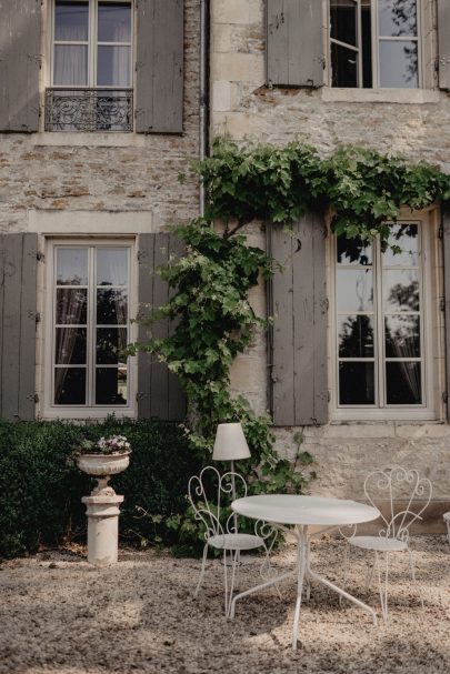 Un mariage champêtre au Château de Planchevienne en Bourgogne Franche-Comté - Photos : Clarisse et Johan - Blog mariage : La mariée aux pieds nus