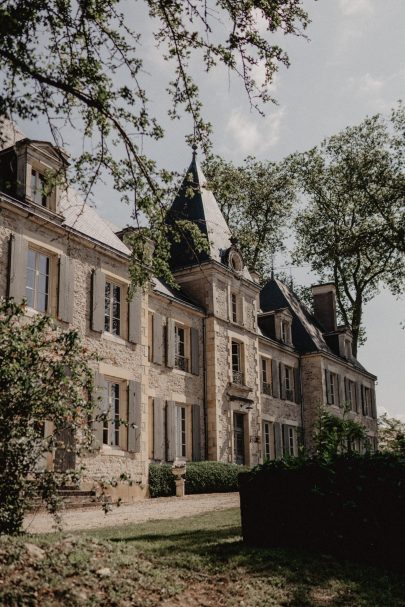 Un mariage champêtre au Château de Planchevienne en Bourgogne Franche-Comté - Photos : Clarisse et Johan - Blog mariage : La mariée aux pieds nus