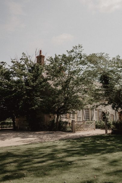 Un mariage champêtre au Château de Planchevienne en Bourgogne Franche-Comté - Photos : Clarisse et Johan - Blog mariage : La mariée aux pieds nus