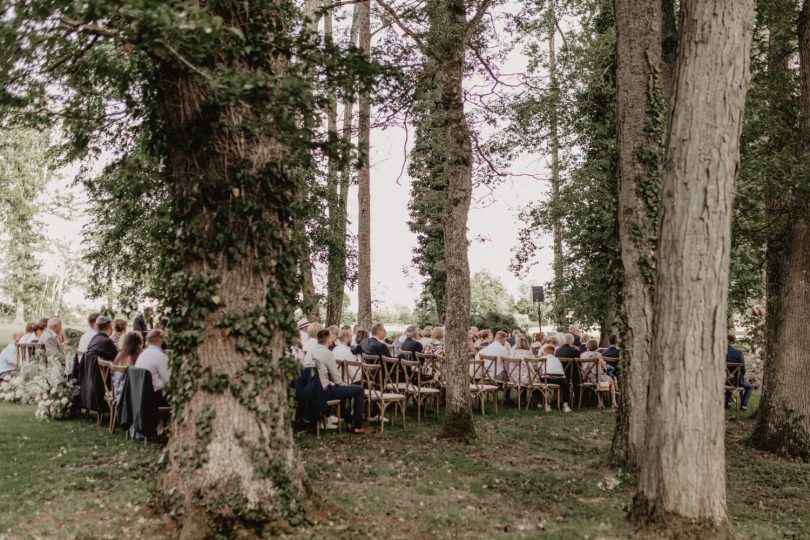 Un mariage champêtre au Château de Planchevienne en Bourgogne Franche-Comté - Photos : Clarisse et Johan - Blog mariage : La mariée aux pieds nus