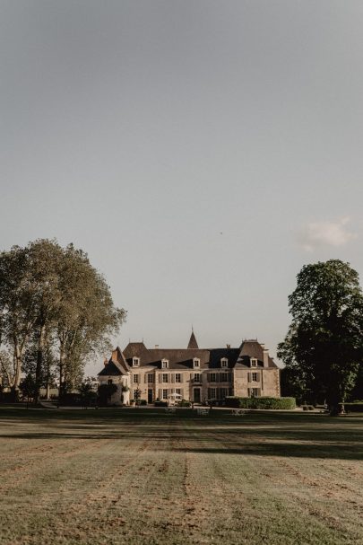 Un mariage champêtre au Château de Planchevienne en Bourgogne Franche-Comté - Photos : Clarisse et Johan - Blog mariage : La mariée aux pieds nus