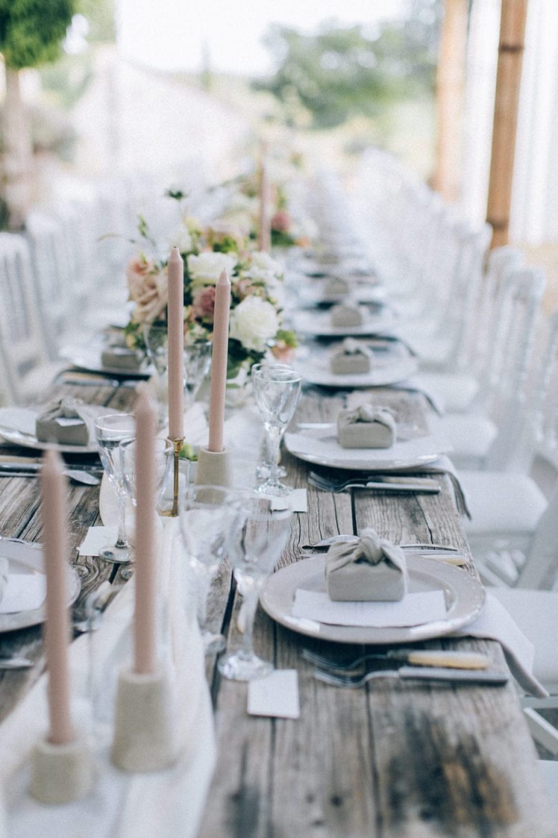 Un mariage champêtre au Comptoir Saint Hilaire dans le Gard - Décoration : Atelier Blanc - Photos : Ingrid Lepan - Blog mariage : La mariée aux pieds nus