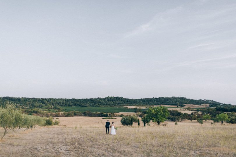 Un mariage champêtre au Comptoir Saint Hilaire dans le Gard - Décoration : Atelier Blanc - Photos : Ingrid Lepan - Blog mariage : La mariée aux pieds nus