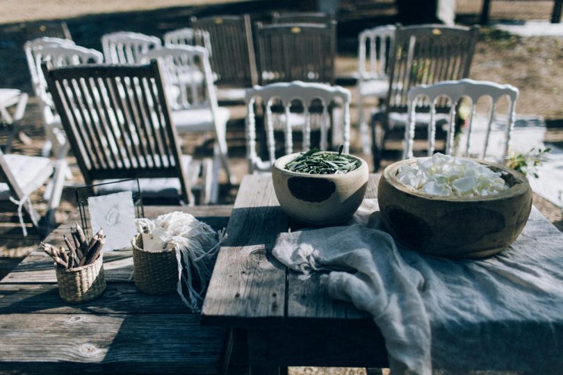 Un mariage champêtre au Comptoir Saint Hilaire dans le Gard - Décoration : Atelier Blanc - Photos : Ingrid Lepan - Blog mariage : La mariée aux pieds nus