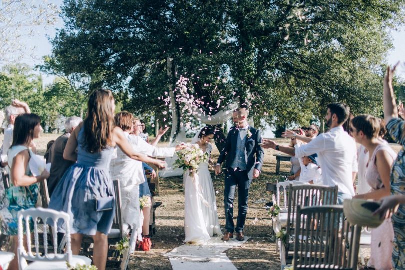 Un mariage champêtre au Comptoir Saint Hilaire dans le Gard - Décoration : Atelier Blanc - Photos : Ingrid Lepan - Blog mariage : La mariée aux pieds nus