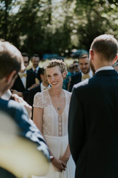 Un mariage champêtre à La Dîme de Giverny en Normandie - Photos : Madame B Photographie - Blog mariage : La mariée aux pieds nus