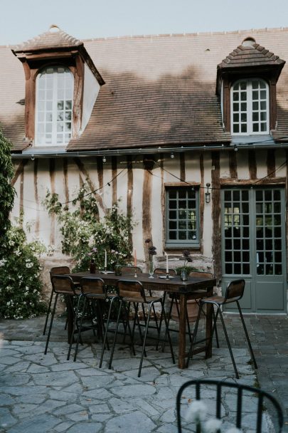 Un mariage champêtre à La Dîme de Giverny en Normandie - Photos : Madame B Photographie - Blog mariage : La mariée aux pieds nus