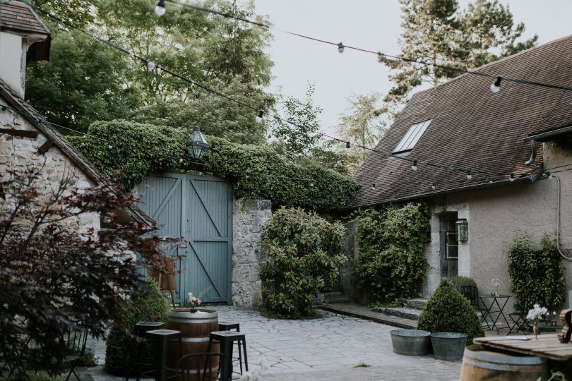 Un mariage champêtre à La Dîme de Giverny en Normandie - Photos : Madame B Photographie - Blog mariage : La mariée aux pieds nus