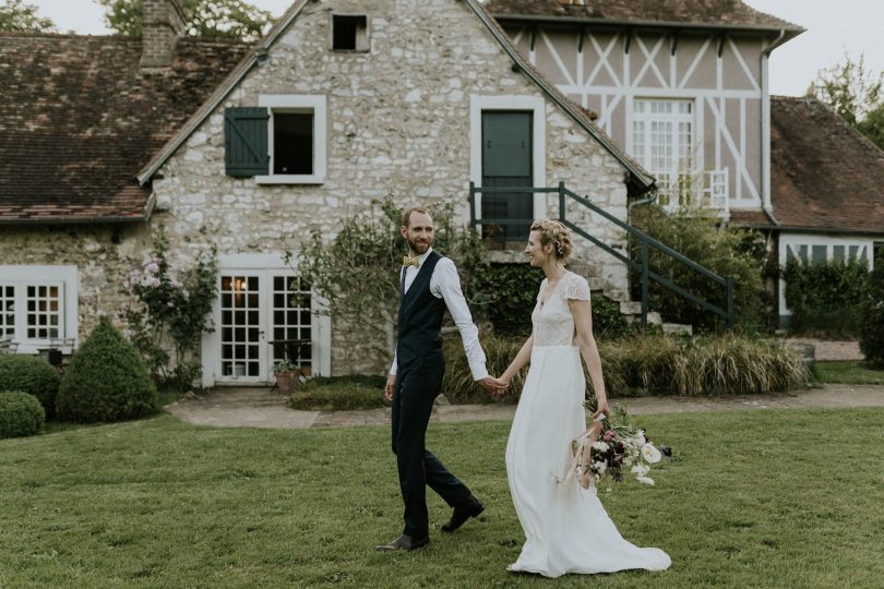 Un mariage champêtre à La Dîme de Giverny en Normandie - Photos : Madame B Photographie - Blog mariage : La mariée aux pieds nus