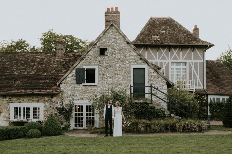 Un mariage champêtre à La Dîme de Giverny en Normandie - Photos : Madame B Photographie - Blog mariage : La mariée aux pieds nus