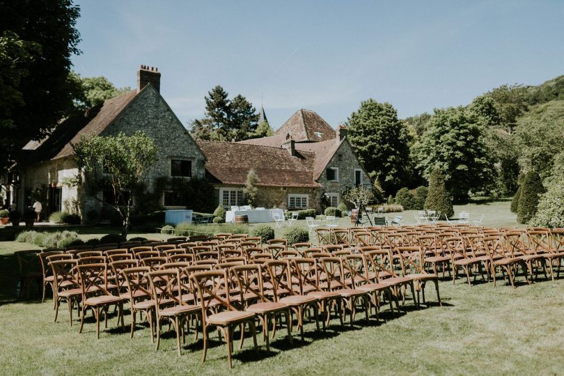 Un mariage champêtre à La Dîme de Giverny en Normandie - Photos : Madame B Photographie - Blog mariage : La mariée aux pieds nus