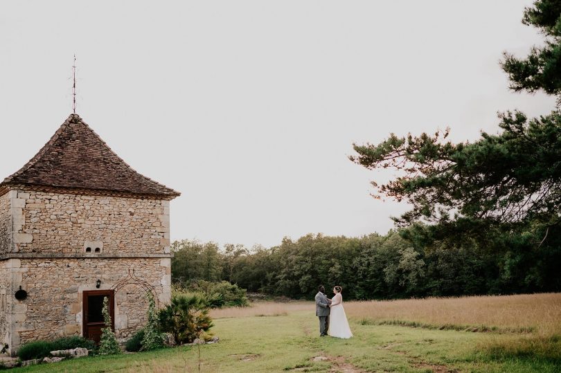 Un mariage champêtre au Château Lagut en Dordogne - Photos : Céline Deligey - Blog mariage : La mariée aux pieds nus