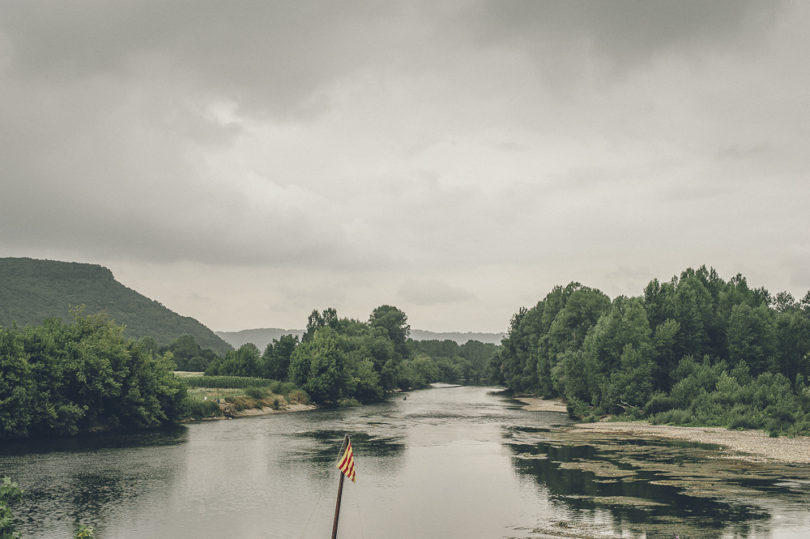 Un mariage champêtre en Dordogne - Photo : Sylvain Le Lepvrier - La mariée aux pieds nus