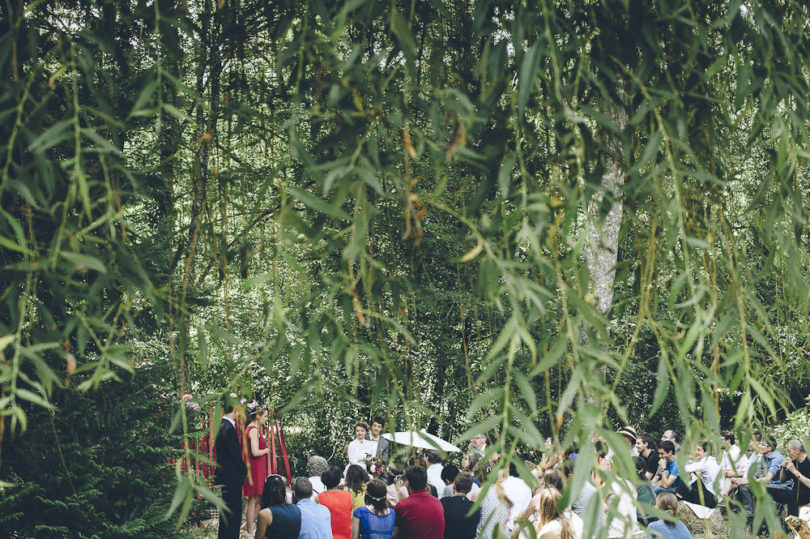 Un mariage champêtre en Dordogne - Photo : Sylvain Le Lepvrier - La mariée aux pieds nus