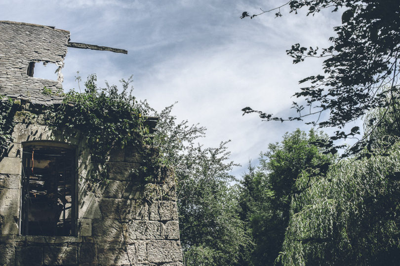 Un mariage champêtre en Dordogne - Photo : Sylvain Le Lepvrier - La mariée aux pieds nus