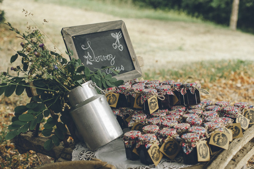 Un mariage champêtre en Dordogne - Photo : Sylvain Le Lepvrier - La mariée aux pieds nus