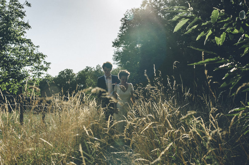 Un mariage champêtre en Dordogne - Photo : Sylvain Le Lepvrier - La mariée aux pieds nus