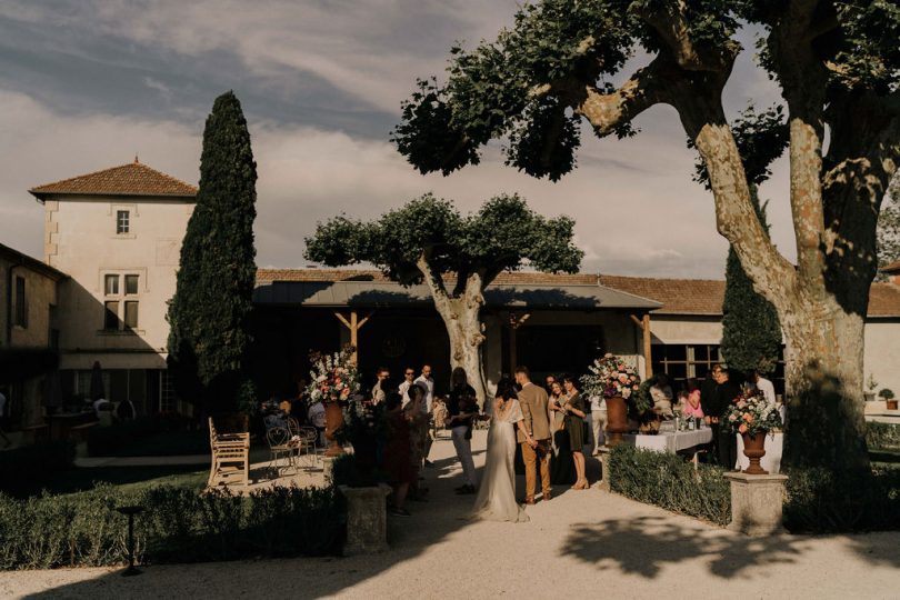 Un mariage champêtre et élégant au Mas d'Arvieux en Provence - Photos : Julien Navarre - Blog mariage : La mariée aux pieds nus