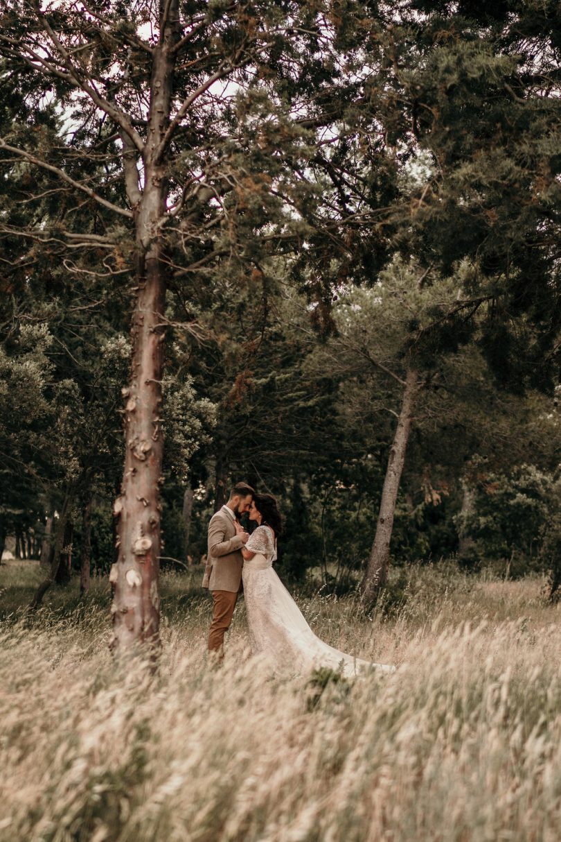 Un mariage champêtre et élégant au Mas d'Arvieux en Provence - Photos : Julien Navarre - Blog mariage : La mariée aux pieds nus