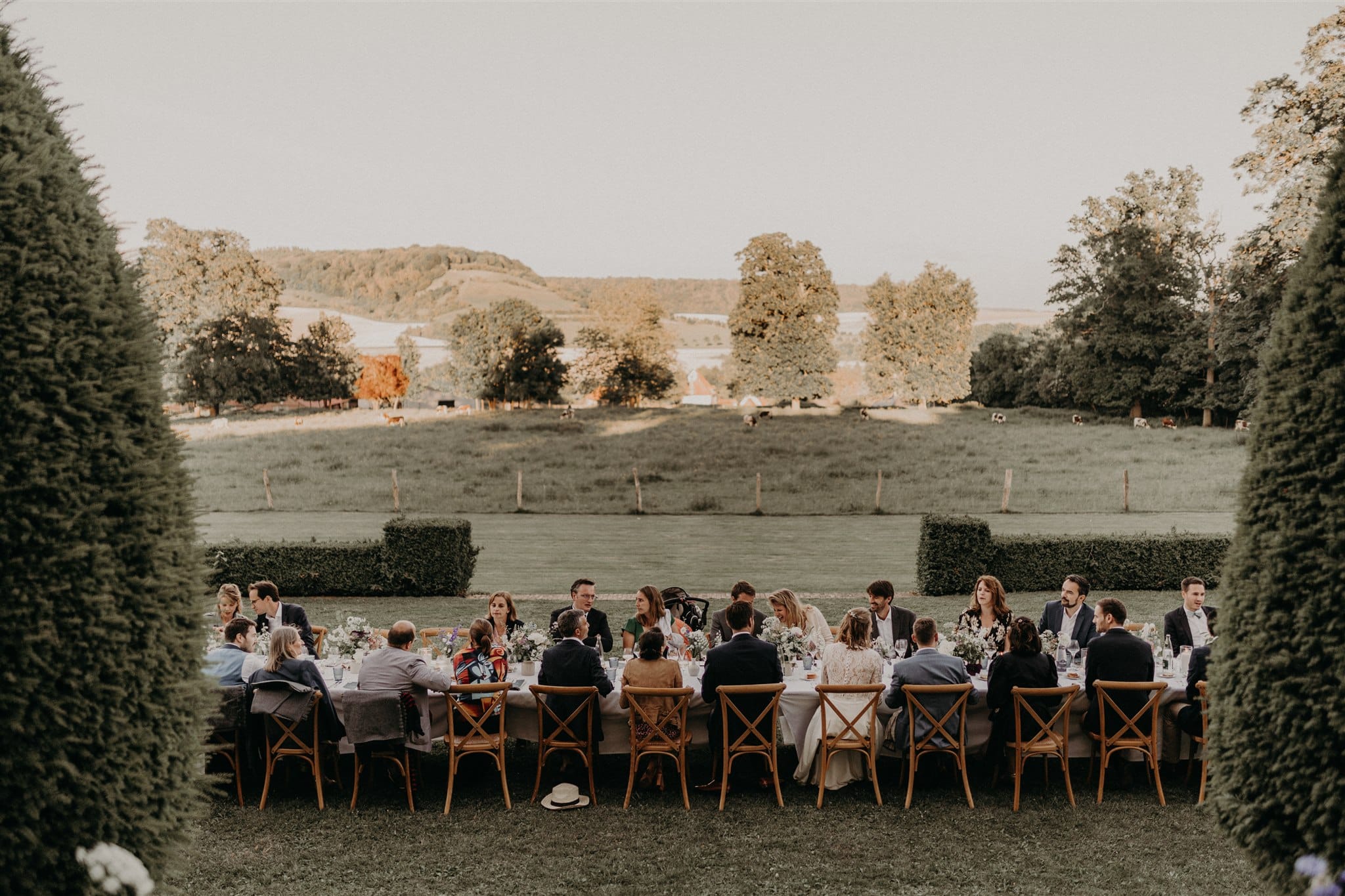 Un mariage champêtre en petit comité en Normandie - Photos : Rita Boulanger - Organisation : La fabrique des instants - Blog mariage : La mariée aux pieds nus