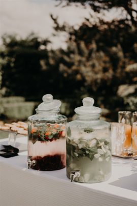 Un mariage champêtre en petit comité en Normandie - Photos : Rita Boulanger - Organisation : La fabrique des instants - Blog mariage : La mariée aux pieds nus