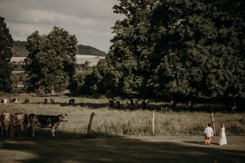 Un mariage champêtre en petit comité en Normandie - Photos : Rita Boulanger - Organisation : La fabrique des instants - Blog mariage : La mariée aux pieds nus