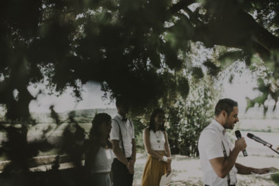 Un mariage champêtre en vert et blanc aux Domaines de Patras en Provence - A découvrir sur le blog mariage www.lamarieeauxpiedsnus.com - Photos : Lorenzo Accardi