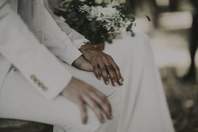 Un mariage champêtre en vert et blanc aux Domaines de Patras en Provence - A découvrir sur le blog mariage www.lamarieeauxpiedsnus.com - Photos : Lorenzo Accardi